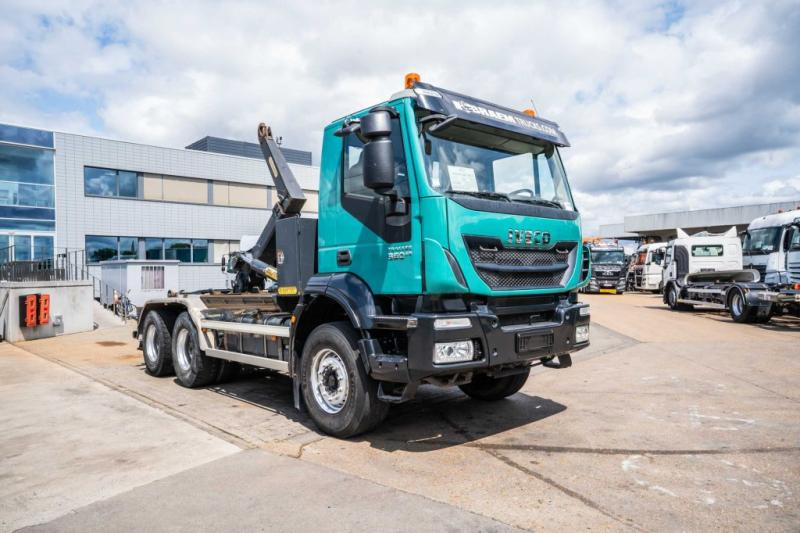 Iveco TRAKKER 360-6x4-PALFINGER - Camión multibasculante: foto 2 Iveco TRAKKER 360-6x4-PALFINGER - Camión multibasculante: foto 2