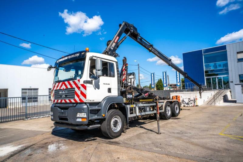 MAN TGA 26.320 BL -6X2-4+HIAB 122 E3 HIDUO - Camión multibasculante, Camión grúa: foto 1 MAN TGA 26.320 BL -6X2-4+HIAB 122 E3 HIDUO - Camión multibasculante, Camión grúa: foto 1