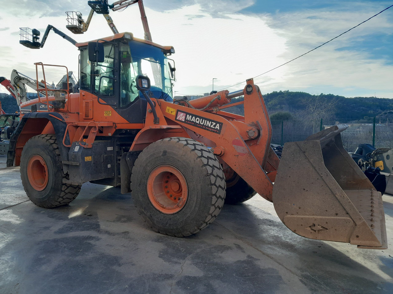 DOOSAN DL300 L/AUX - Cargadora de ruedas: foto 1 DOOSAN DL300 L/AUX - Cargadora de ruedas: foto 1