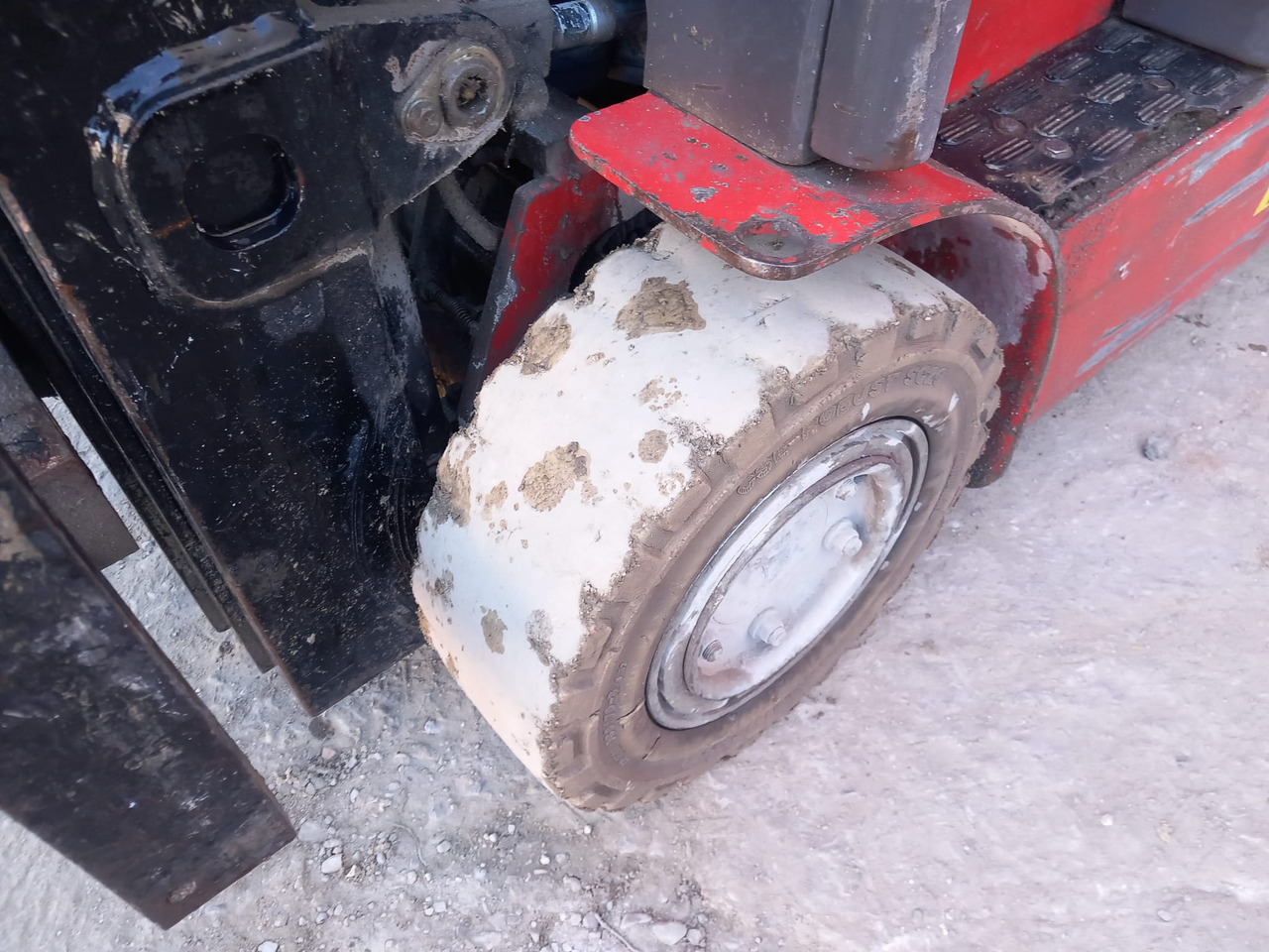 Carretilla elevadora eléctrica MANITOU ME318 48V: foto 8 Carretilla elevadora eléctrica MANITOU ME318 48V: foto 8