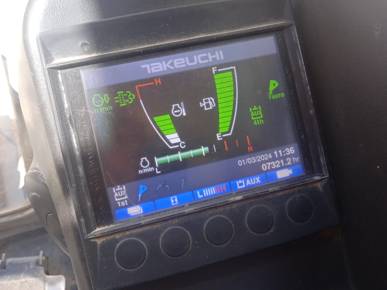 Miniexcavadora TAKEUCHI TB290: foto 15