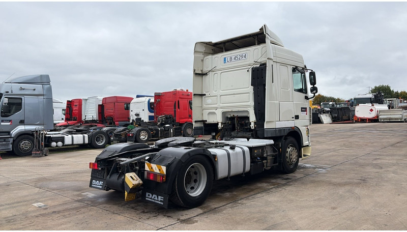 DAF XF 105.460 (BOITE MANUELLE / MANUAL GEARBOX) - Cabeza tractora: foto 4 DAF XF 105.460 (BOITE MANUELLE / MANUAL GEARBOX) - Cabeza tractora: foto 4