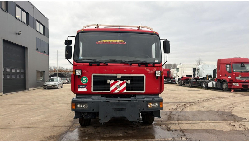 MAN 19.403 (6 CYLINDER / EURO 2 / MANUAL GEARBOX) - Cabeza tractora: foto 2 MAN 19.403 (6 CYLINDER / EURO 2 / MANUAL GEARBOX) - Cabeza tractora: foto 2