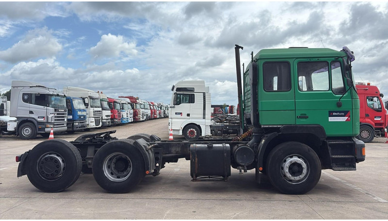 MAN 25.372 (6X2 / MANUAL PUMP / POMPE MANUELLE / 8 TYRES / 6 CYLINDERS) - Cabeza tractora: foto 4 MAN 25.372 (6X2 / MANUAL PUMP / POMPE MANUELLE / 8 TYRES / 6 CYLINDERS) - Cabeza tractora: foto 4