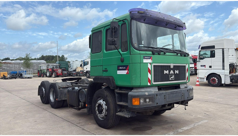 MAN 25.372 (6X2 / MANUAL PUMP / POMPE MANUELLE / 8 TYRES / 6 CYLINDERS) - Cabeza tractora: foto 3 MAN 25.372 (6X2 / MANUAL PUMP / POMPE MANUELLE / 8 TYRES / 6 CYLINDERS) - Cabeza tractora: foto 3