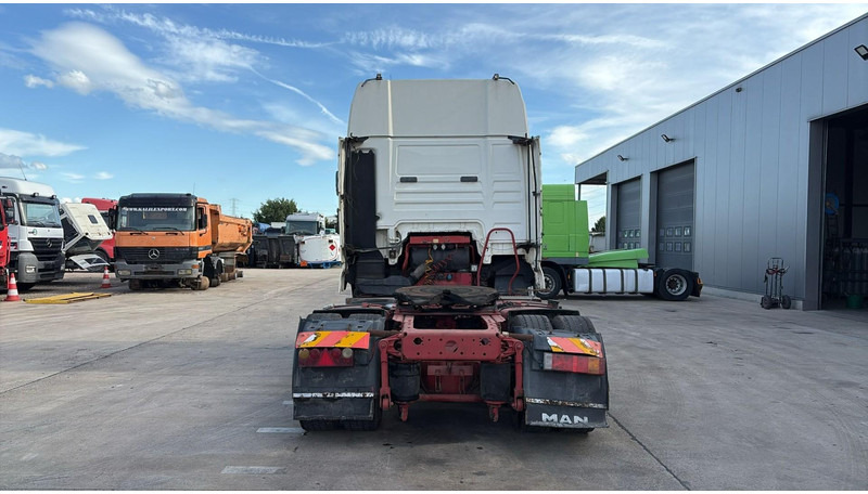 MAN TGA 18.480 (POMPE MANUELLE / MANUAL PUMP / MANUAL GEARBOX / BOITE MANUELLE) - Cabeza tractora: foto 5 MAN TGA 18.480 (POMPE MANUELLE / MANUAL PUMP / MANUAL GEARBOX / BOITE MANUELLE) - Cabeza tractora: foto 5