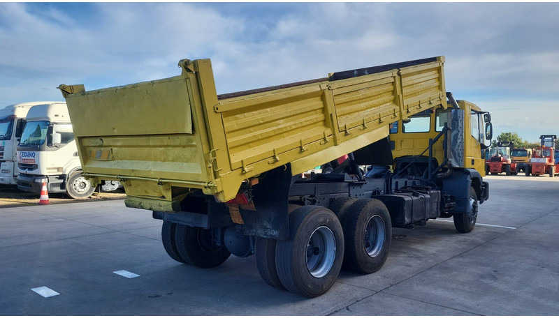 Iveco Eurocargo 260 E 27 (SUSPENSION LAMES / STEEL SUSPENSION / 6X4) - Camión volquete: foto 4 Iveco Eurocargo 260 E 27 (SUSPENSION LAMES / STEEL SUSPENSION / 6X4) - Camión volquete: foto 4