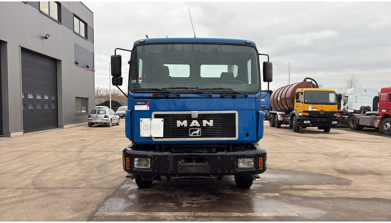 MAN 19.403 (6 CYLINDER / MANUAL GEARBOX / BIG AXLE / GRAND PONT) - Camión chasis: foto 2 MAN 19.403 (6 CYLINDER / MANUAL GEARBOX / BIG AXLE / GRAND PONT) - Camión chasis: foto 2