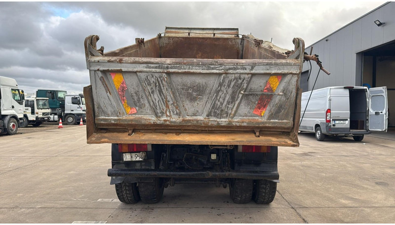 MAN 26.372 (MANUAL PUMP / POMPE MANUELLE / LAMES / GRAND PONT / STEEL SUSP. / 6 CYLINDER) - Camión volquete: foto 5 MAN 26.372 (MANUAL PUMP / POMPE MANUELLE / LAMES / GRAND PONT / STEEL SUSP. / 6 CYLINDER) - Camión volquete: foto 5