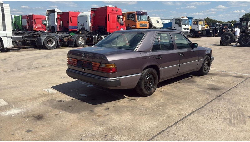 Mercedes-Benz E-Klasse 200 (GERMAN CAR / VOITURE D'ALLEMAGNE / ESSENCE / PETROL / MANUAL) - Sedan: foto 5 Mercedes-Benz E-Klasse 200 (GERMAN CAR / VOITURE D'ALLEMAGNE / ESSENCE / PETROL / MANUAL) - Sedan: foto 5