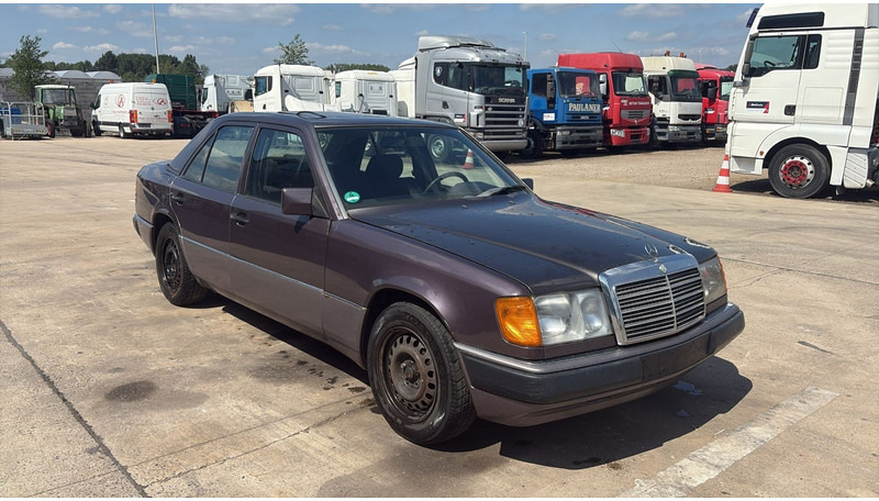 Mercedes-Benz E-Klasse 200 (GERMAN CAR / VOITURE D'ALLEMAGNE / ESSENCE / PETROL / MANUAL) - Sedan: foto 3 Mercedes-Benz E-Klasse 200 (GERMAN CAR / VOITURE D'ALLEMAGNE / ESSENCE / PETROL / MANUAL) - Sedan: foto 3