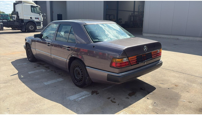 Sedan Mercedes-Benz E-Klasse 200 (GERMAN CAR / VOITURE D'ALLEMAGNE / ESSENCE / PETROL / MANUAL): foto 7