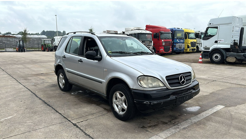 Mercedes-Benz M-Klasse ML 270 CDI - SUV/ Todoterreno: foto 3 Mercedes-Benz M-Klasse ML 270 CDI - SUV/ Todoterreno: foto 3