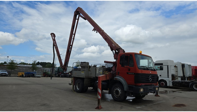 Mercedes-Benz SK 1824 (V6 / LAMES / GRAND PONT / PUTZMEISTER 24M/ JOYSTICK / RADIO) - Bomba de hormigón: foto 3 Mercedes-Benz SK 1824 (V6 / LAMES / GRAND PONT / PUTZMEISTER 24M/ JOYSTICK / RADIO) - Bomba de hormigón: foto 3