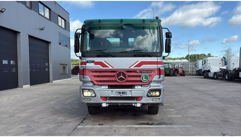 Mercedes-Benz actros 3241 (8X4 / LAMES / GRAND PONT / GRAND BENNE / 3 PONTS / TRES BONNE ETAT) - Camión volquete: foto 2 Mercedes-Benz actros 3241 (8X4 / LAMES / GRAND PONT / GRAND BENNE / 3 PONTS / TRES BONNE ETAT) - Camión volquete: foto 2