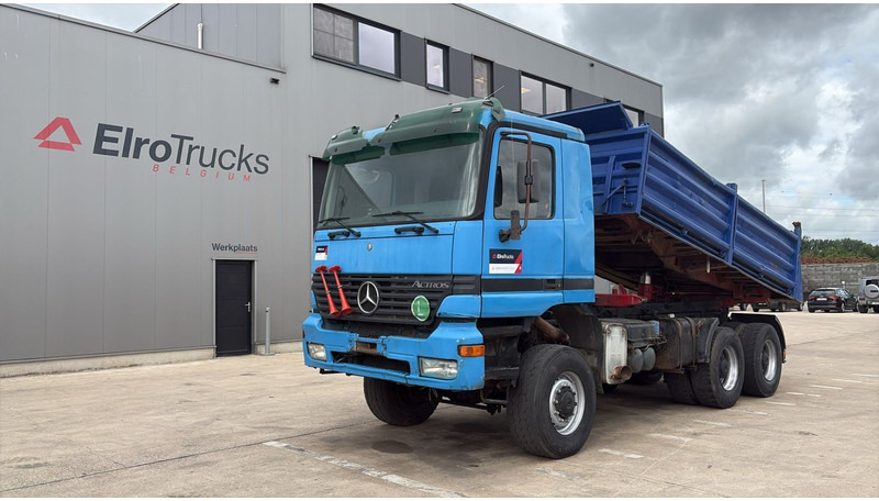 Mercedes-Benz actros 3340 (6X6 / BOITE MANUELLE /MANUAL GEARBOX / 3 PONTS / V6 / MP1) - Camión volquete: foto 1 Mercedes-Benz actros 3340 (6X6 / BOITE MANUELLE /MANUAL GEARBOX / 3 PONTS / V6 / MP1) - Camión volquete: foto 1