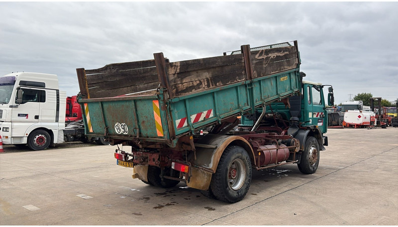 Renault G 300 Manager (LAMES / STEEL SUSP. / GRAND PONT / POMPE MANUELLE) - Camión volquete: foto 5 Renault G 300 Manager (LAMES / STEEL SUSP. / GRAND PONT / POMPE MANUELLE) - Camión volquete: foto 5