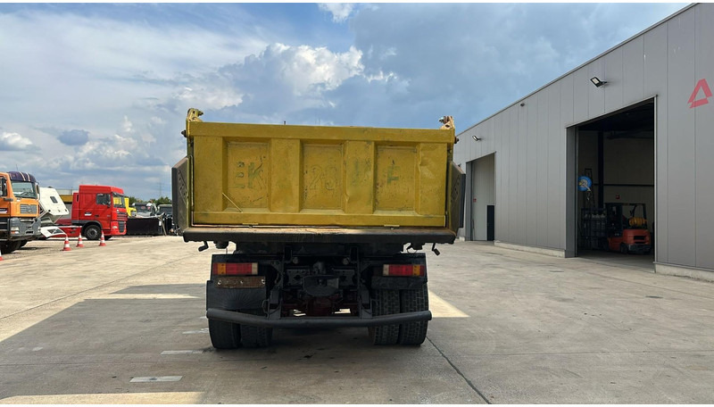 Renault Kerax 385 (POMPE MANUELLE / MANUAL PUMP / 6X4 / LAMES / GRAND PONT) - Camión volquete: foto 5 Renault Kerax 385 (POMPE MANUELLE / MANUAL PUMP / 6X4 / LAMES / GRAND PONT) - Camión volquete: foto 5