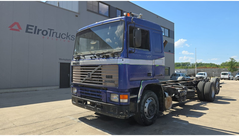 Volvo F 12 - 360 (FULL STEEL SUSPENSION / MANUAL PUMP / SUSP. LAMES / 6X2) - Camión chasis: foto 1 Volvo F 12 - 360 (FULL STEEL SUSPENSION / MANUAL PUMP / SUSP. LAMES / 6X2) - Camión chasis: foto 1