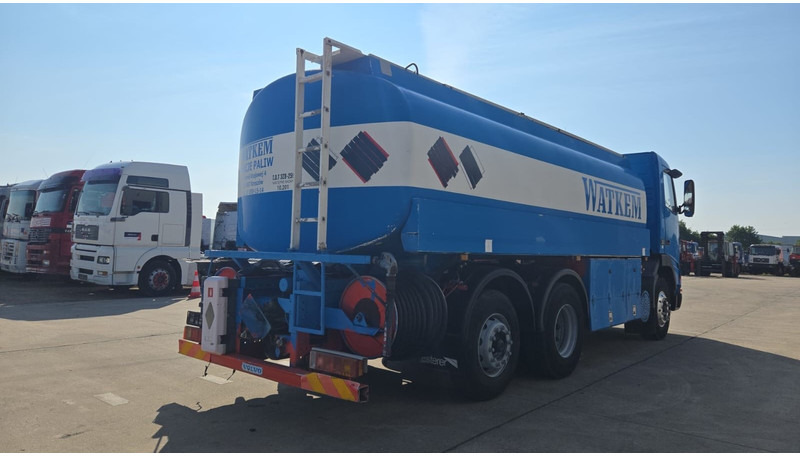 Volvo FH 12.380 (20.100 LITERS / PARFAIT ETAT / TOP CONDITION !!! / 6X2 / BOITE MANUELLE) - Camión cisterna: foto 5 Volvo FH 12.380 (20.100 LITERS / PARFAIT ETAT / TOP CONDITION !!! / 6X2 / BOITE MANUELLE) - Camión cisterna: foto 5