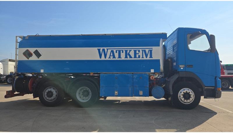Volvo FH 12.380 (20.100 LITERS / PARFAIT ETAT / TOP CONDITION !!! / 6X2 / BOITE MANUELLE) - Camión cisterna: foto 4 Volvo FH 12.380 (20.100 LITERS / PARFAIT ETAT / TOP CONDITION !!! / 6X2 / BOITE MANUELLE) - Camión cisterna: foto 4