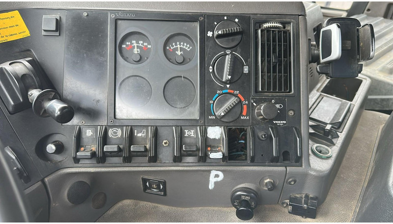 Leasing de Volvo FL 12.380 (8X4 /STEEL SUSP. / BOITE MANUELLE / MANUAL GEARBOX) Volvo FL 12.380 (8X4 /STEEL SUSP. / BOITE MANUELLE / MANUAL GEARBOX): foto 17 Leasing de Volvo FL 12.380 (8X4 /STEEL SUSP. / BOITE MANUELLE / MANUAL GEARBOX) Volvo FL 12.380 (8X4 /STEEL SUSP. / BOITE MANUELLE / MANUAL GEARBOX): foto 17