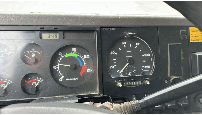 Leasing de Volvo FL 12.380 (8X4 /STEEL SUSP. / BOITE MANUELLE / MANUAL GEARBOX) Volvo FL 12.380 (8X4 /STEEL SUSP. / BOITE MANUELLE / MANUAL GEARBOX): foto 18 Leasing de Volvo FL 12.380 (8X4 /STEEL SUSP. / BOITE MANUELLE / MANUAL GEARBOX) Volvo FL 12.380 (8X4 /STEEL SUSP. / BOITE MANUELLE / MANUAL GEARBOX): foto 18