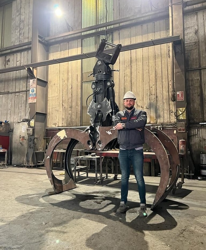 Hyundai R220 Log Grapple - Pinza de manipulación: foto 5 Hyundai R220 Log Grapple - Pinza de manipulación: foto 5