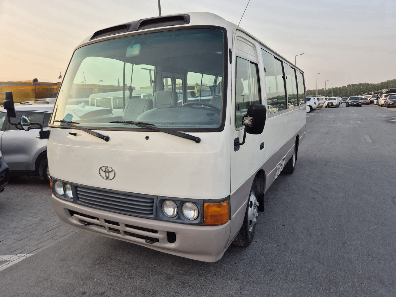 TOYOTA Coaster ... 25 places ...climatisé - Minibús, Furgoneta de pasajeros: foto 2 TOYOTA Coaster ... 25 places ...climatisé - Minibús, Furgoneta de pasajeros: foto 2