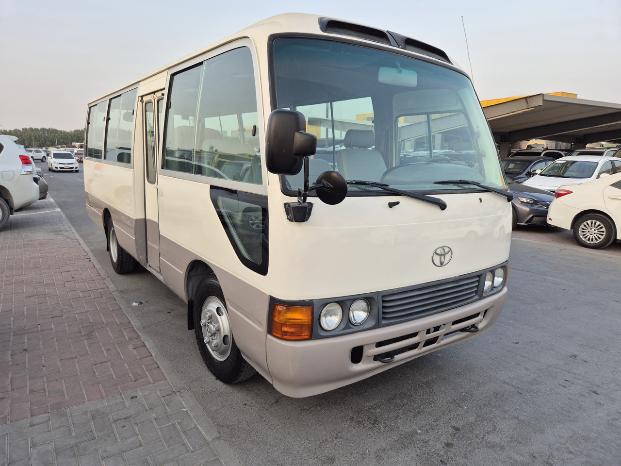 TOYOTA Coaster ... 25 places ...climatisé - Minibús, Furgoneta de pasajeros: foto 1 TOYOTA Coaster ... 25 places ...climatisé - Minibús, Furgoneta de pasajeros: foto 1