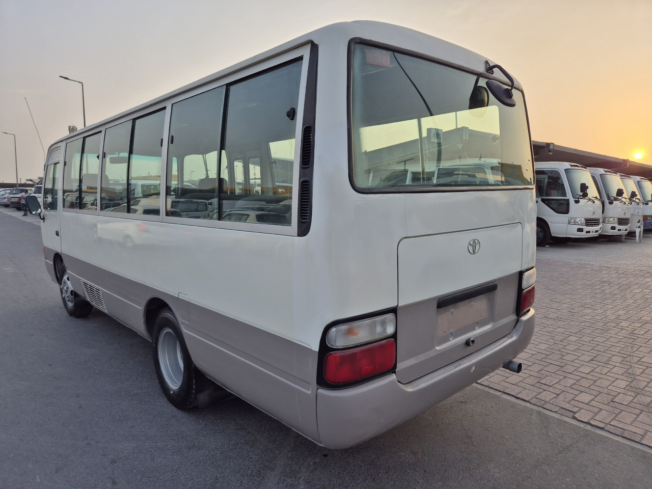 TOYOTA Coaster ... 25 places ...climatisé - Minibús, Furgoneta de pasajeros: foto 3 TOYOTA Coaster ... 25 places ...climatisé - Minibús, Furgoneta de pasajeros: foto 3