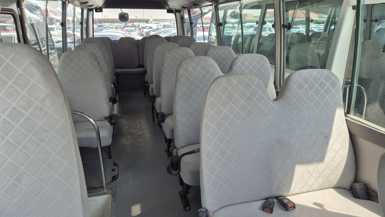 TOYOTA Coaster ... 30 places ... Climatisé - Minibús, Furgoneta de pasajeros: foto 3 TOYOTA Coaster ... 30 places ... Climatisé - Minibús, Furgoneta de pasajeros: foto 3