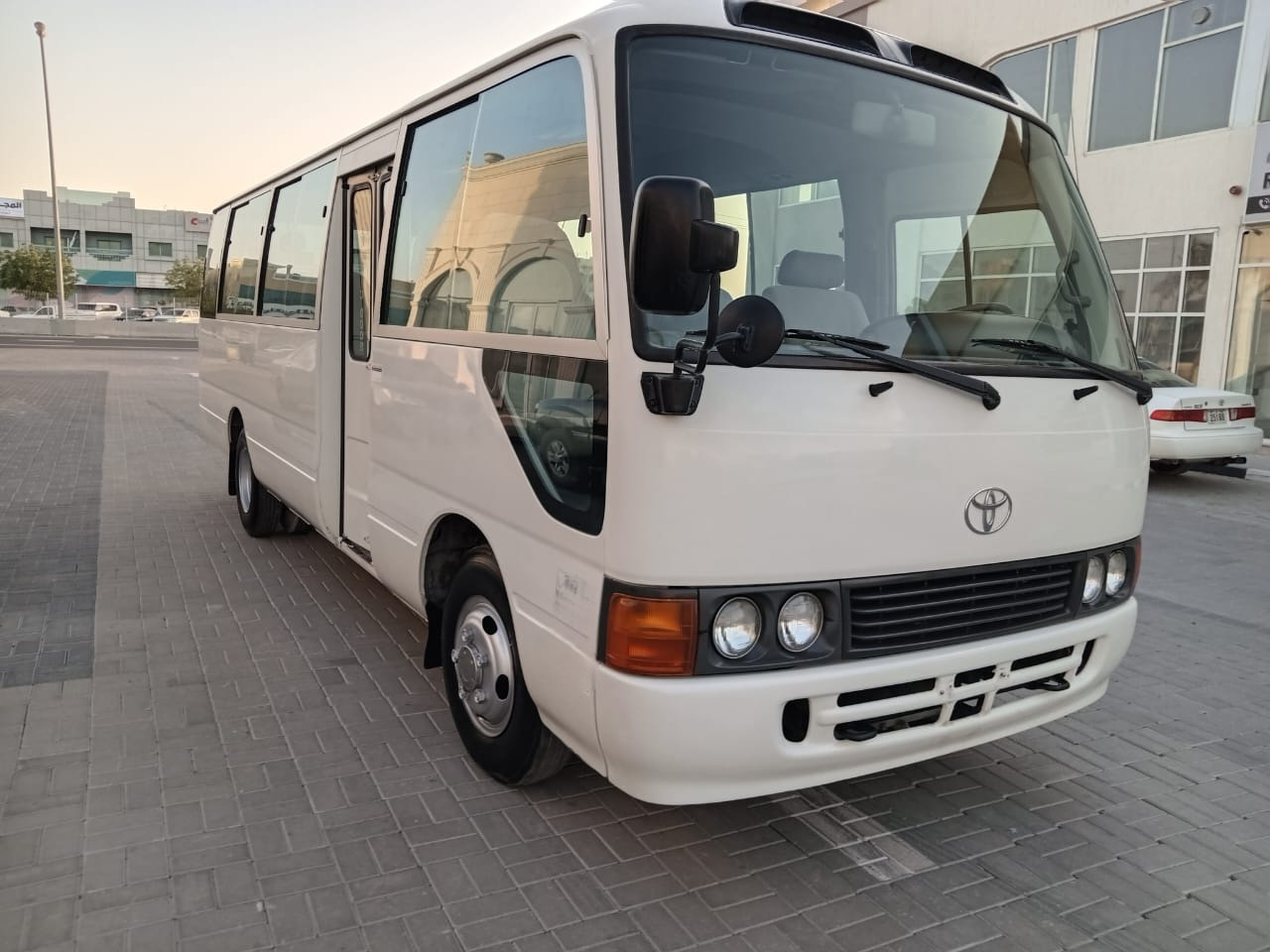 TOYOTA Coaster ... 30 places - diesel - climatisé ... BELGIQUE.. - Minibús, Furgoneta de pasajeros: foto 2 TOYOTA Coaster ... 30 places - diesel - climatisé ... BELGIQUE.. - Minibús, Furgoneta de pasajeros: foto 2