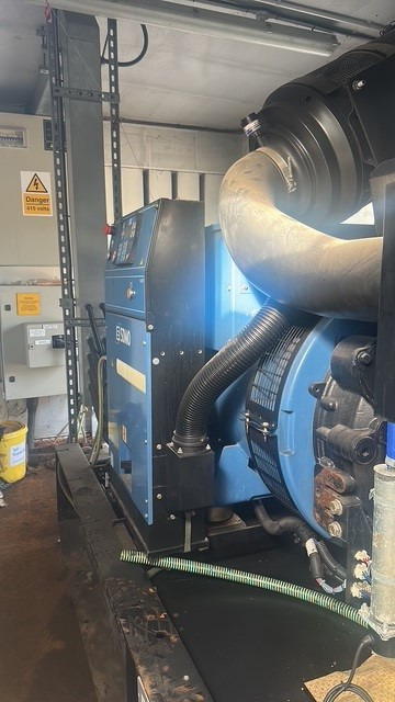 Volvo 1242GE, 450KVA super silent generator station. Complete and low hours. - Generador industriale: foto 3 Volvo 1242GE, 450KVA super silent generator station. Complete and low hours. - Generador industriale: foto 3