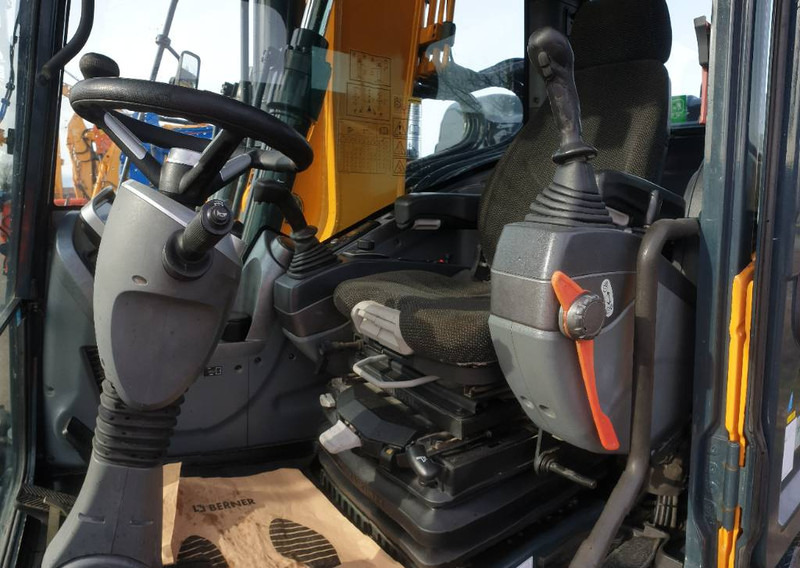 Excavadora de ruedas Hyundai HW140: foto 17