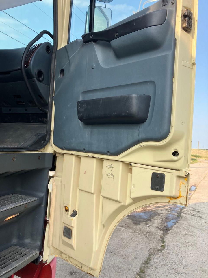 DAF XF 95 430 Platform - Camión caja abierta: foto 3 DAF XF 95 430 Platform - Camión caja abierta: foto 3