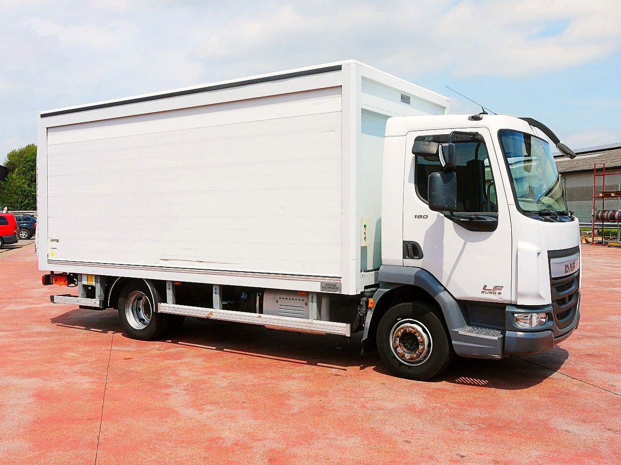 DAF LF 180 12 GETRANKENWAGEN LBW LUFT - Camión transporte de bebidas: foto 3 DAF LF 180 12 GETRANKENWAGEN LBW LUFT - Camión transporte de bebidas: foto 3