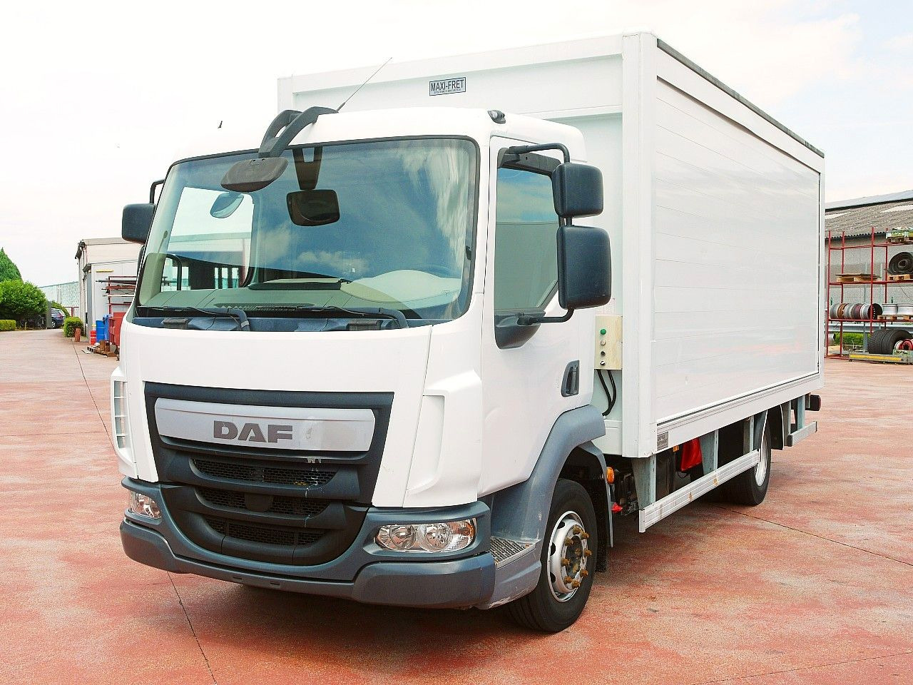DAF LF 180 12 GETRANKENWAGEN LBW LUFT - Camión transporte de bebidas: foto 5 DAF LF 180 12 GETRANKENWAGEN LBW LUFT - Camión transporte de bebidas: foto 5