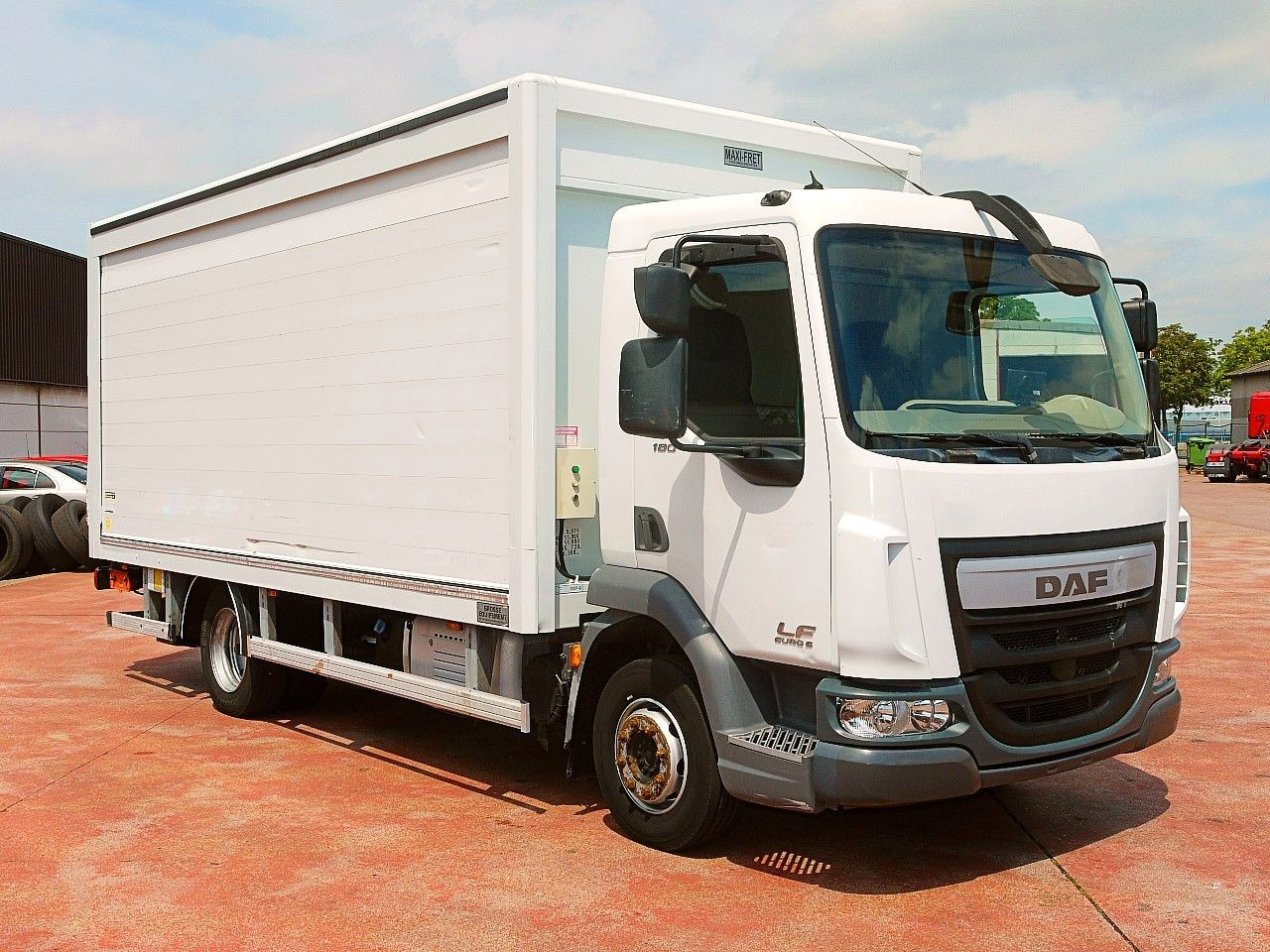 DAF LF 180 12 GETRANKENWAGEN LBW LUFT - Camión transporte de bebidas: foto 2 DAF LF 180 12 GETRANKENWAGEN LBW LUFT - Camión transporte de bebidas: foto 2