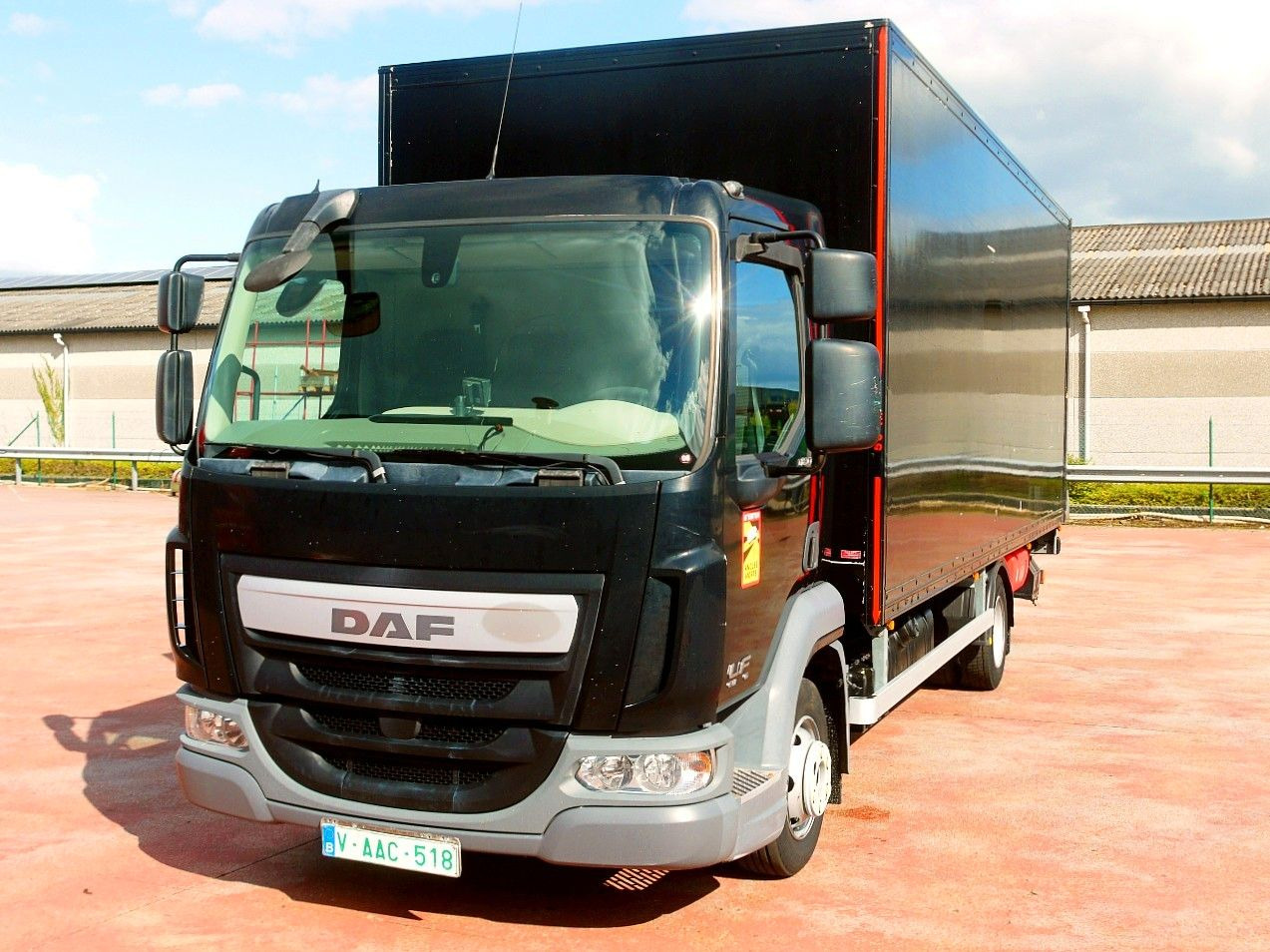 DAF LF FA 180 MEUBEL KOFFER LBW LUFT FEDERUNG AIRCO - Camión caja cerrada: foto 5 DAF LF FA 180 MEUBEL KOFFER LBW LUFT FEDERUNG AIRCO - Camión caja cerrada: foto 5