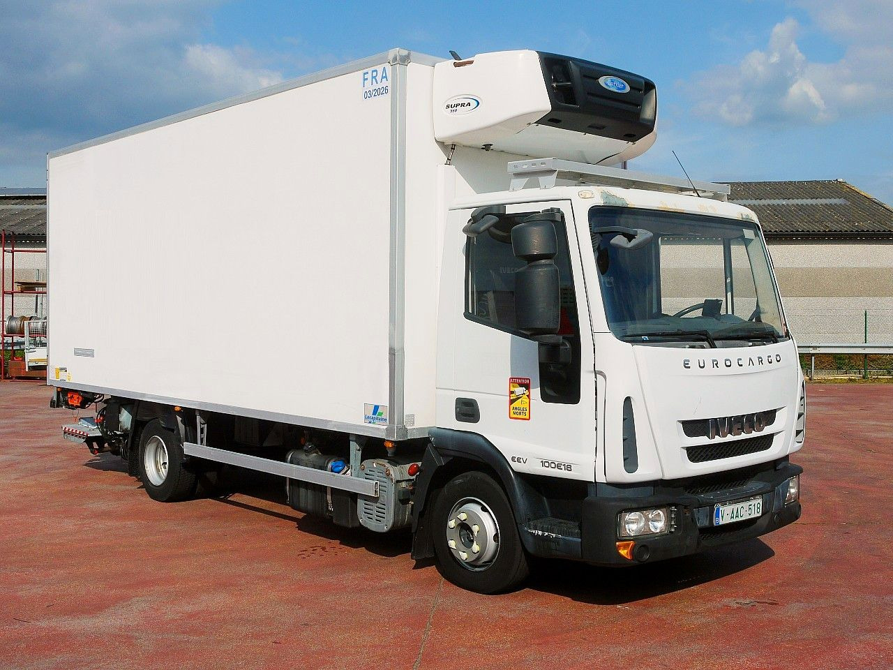 Iveco 100E18 EUROCARGO KUHLKOFFER CARRIER SUPRA 175tkm Iveco 100E18 EUROCARGO KUHLKOFFER CARRIER SUPRA 175tkm - Camión frigorífico: foto 2 Iveco 100E18 EUROCARGO KUHLKOFFER CARRIER SUPRA 175tkm Iveco 100E18 EUROCARGO KUHLKOFFER CARRIER SUPRA 175tkm - Camión frigorífico: foto 2