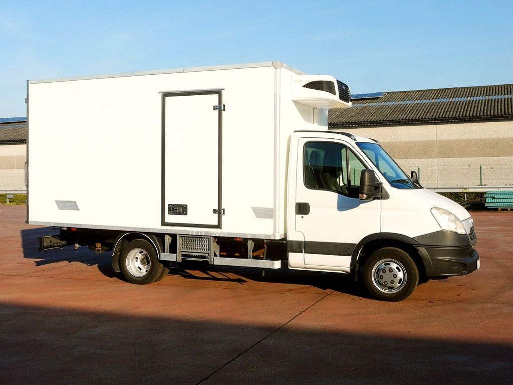 Iveco 35C13 DAILY KUHLKOFFER 4.4m CARIER PULSOR 600 MT - Furgoneta frigorifica: foto 3 Iveco 35C13 DAILY KUHLKOFFER 4.4m CARIER PULSOR 600 MT - Furgoneta frigorifica: foto 3