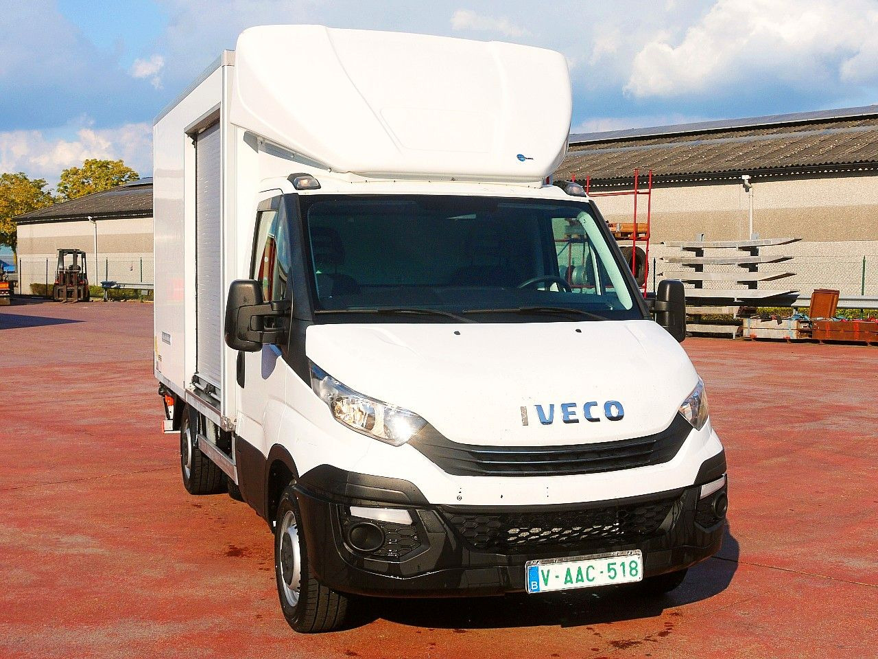 Iveco 35S14 DAILY ISOTHERMKOFFER LADEBORDWAND luft fed - Furgoneta frigorifica: foto 1 Iveco 35S14 DAILY ISOTHERMKOFFER LADEBORDWAND luft fed - Furgoneta frigorifica: foto 1
