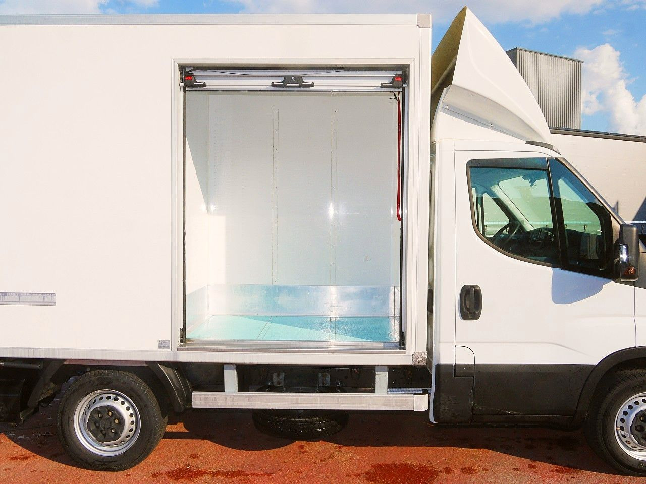 Iveco 35S14 DAILY ISOTHERMKOFFER LADEBORDWAND luft fed - Furgoneta frigorifica: foto 5 Iveco 35S14 DAILY ISOTHERMKOFFER LADEBORDWAND luft fed - Furgoneta frigorifica: foto 5