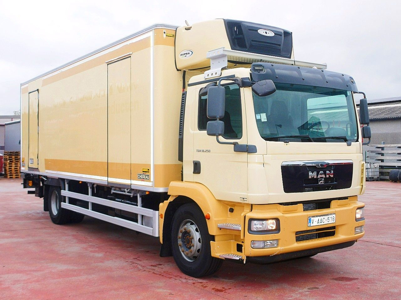 MAN TGM 18 250 CHEREAU CARRIER SUPR 1250 MULTi - Camión frigorífico: foto 2 MAN TGM 18 250 CHEREAU CARRIER SUPR 1250 MULTi - Camión frigorífico: foto 2