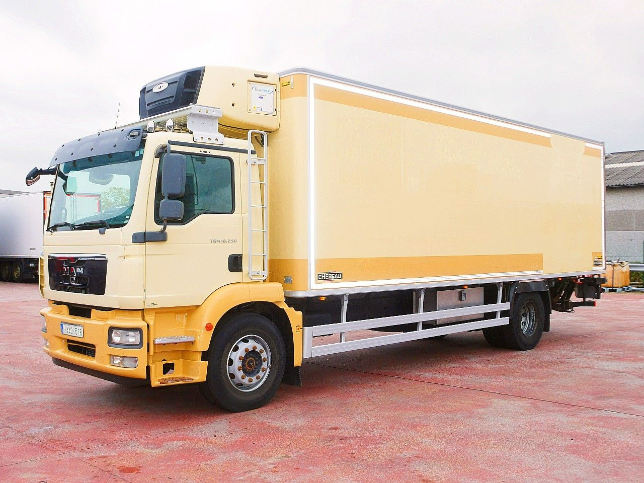 MAN TGM 18 250 CHEREAU CARRIER SUPR 1250 MULTi - Camión frigorífico: foto 4 MAN TGM 18 250 CHEREAU CARRIER SUPR 1250 MULTi - Camión frigorífico: foto 4