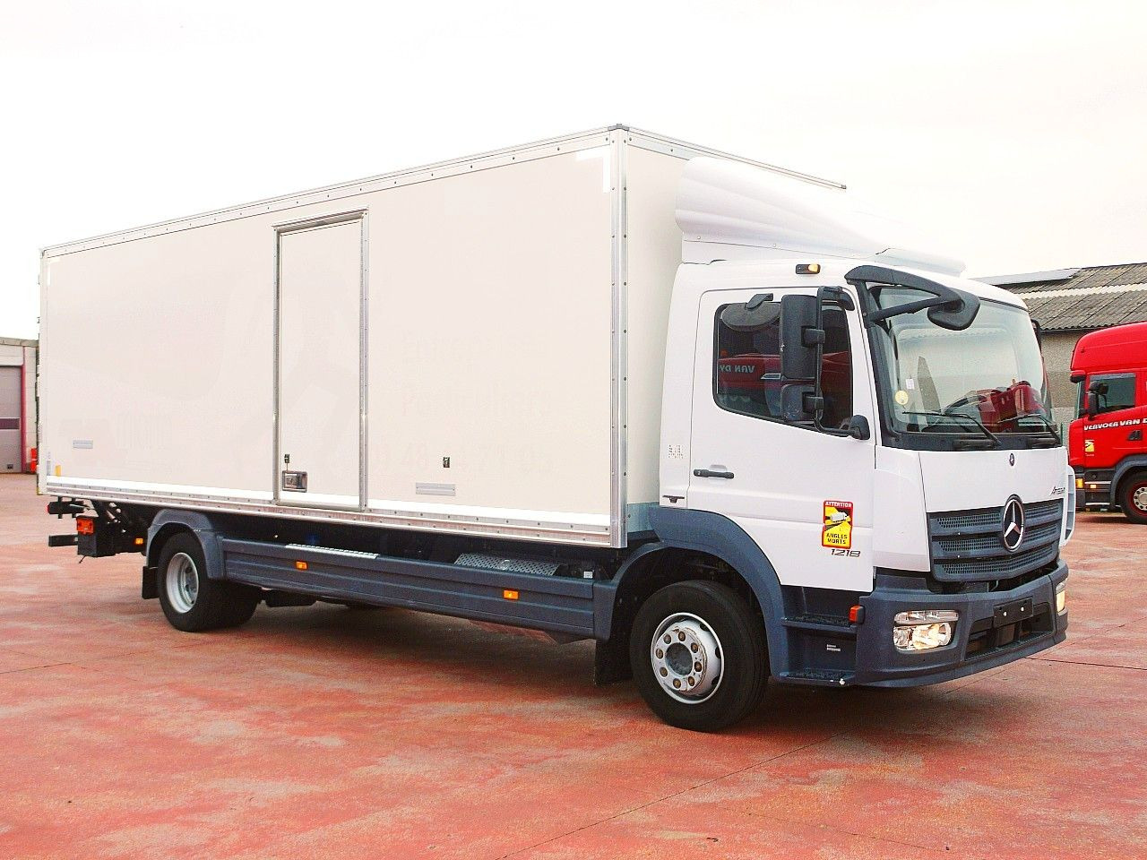 Mercedes-Benz 1218 ATEGO MEUBEL KOFFER A/C 124 Tkm - Furgoneta caja cerrada: foto 2 Mercedes-Benz 1218 ATEGO MEUBEL KOFFER A/C 124 Tkm - Furgoneta caja cerrada: foto 2