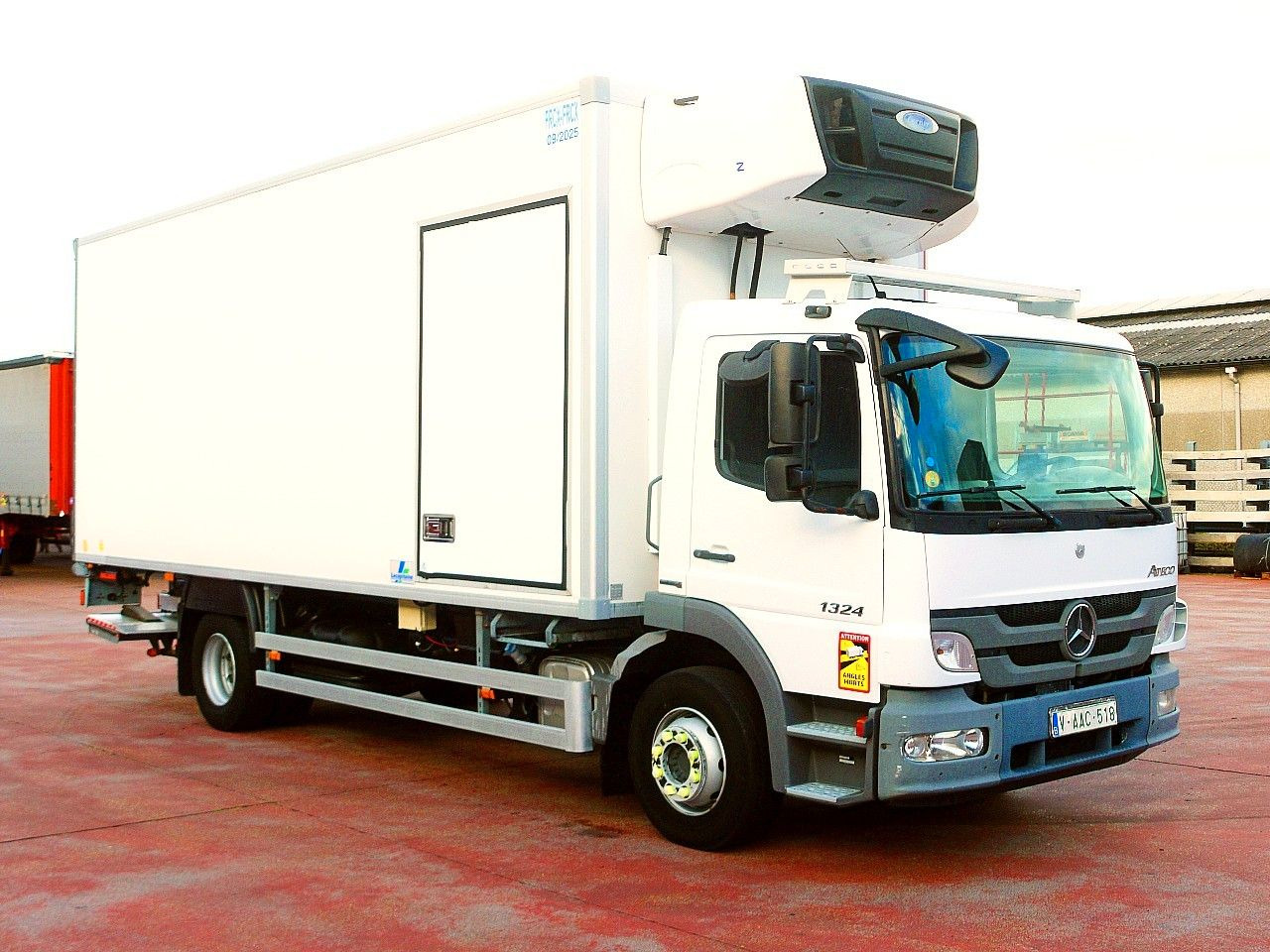 Mercedes-Benz 1324 ATEGO CARRIER SUPRA 1000MT CITY Z. A/C LUFT - Camión frigorífico: foto 2 Mercedes-Benz 1324 ATEGO CARRIER SUPRA 1000MT CITY Z. A/C LUFT - Camión frigorífico: foto 2