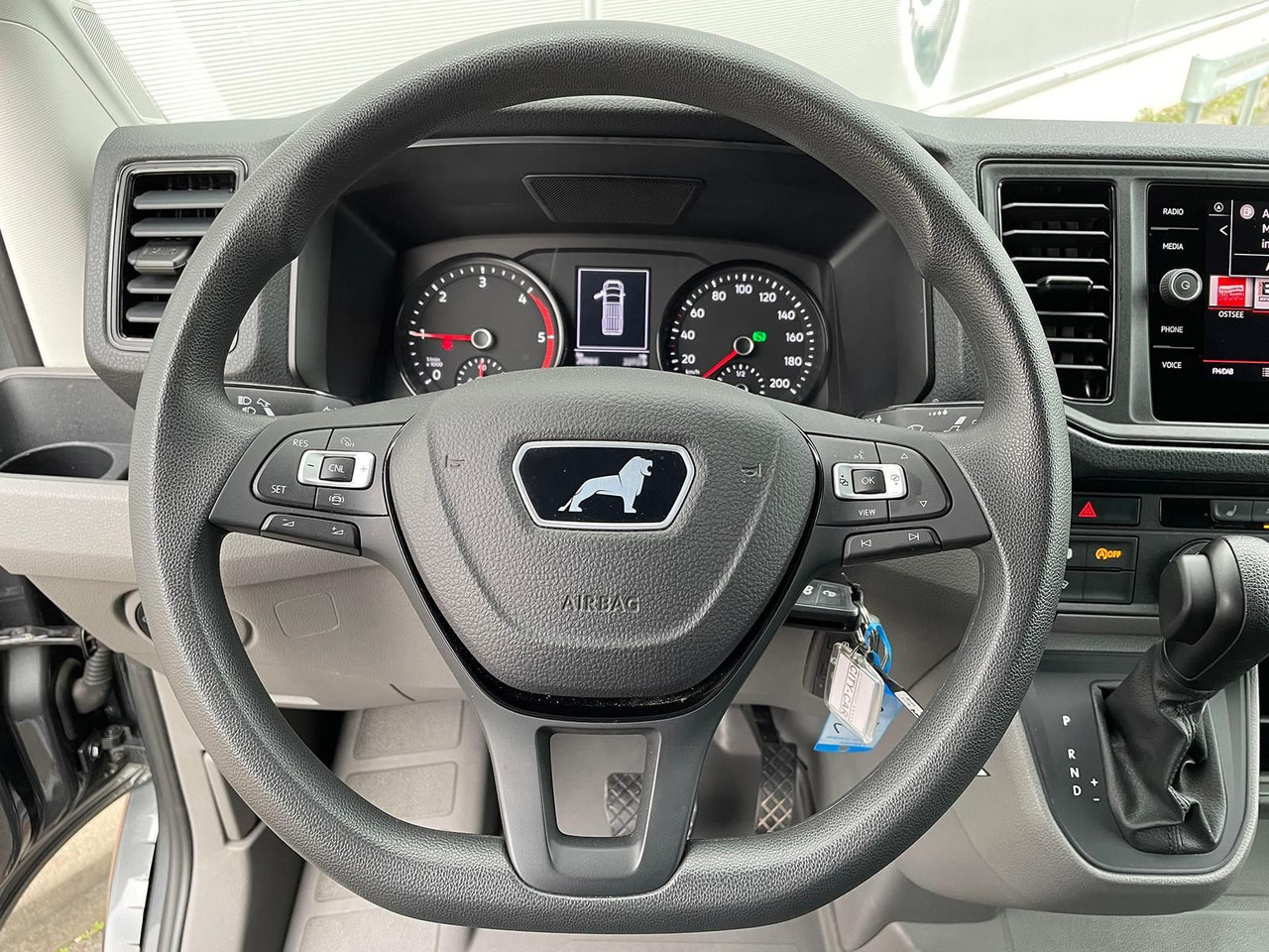 Coche MAN TGE 3.160 L4H3 KASTEN TEMPOMAT AHK SITZHZ DAB: foto 13 Coche MAN TGE 3.160 L4H3 KASTEN TEMPOMAT AHK SITZHZ DAB: foto 13