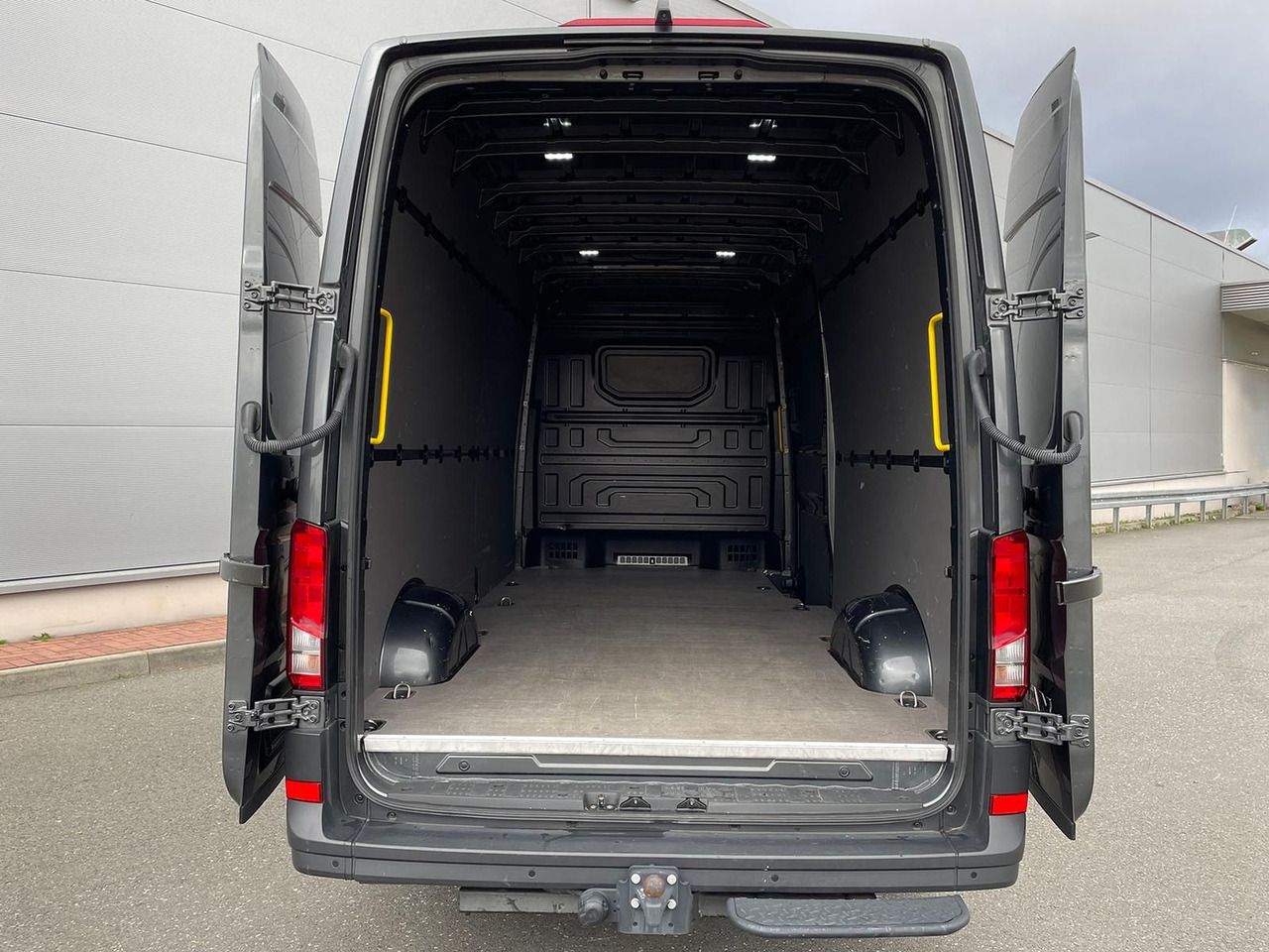 Coche MAN TGE 3.160 L4H3 KASTEN TEMPOMAT AHK SITZHZ DAB: foto 11 Coche MAN TGE 3.160 L4H3 KASTEN TEMPOMAT AHK SITZHZ DAB: foto 11